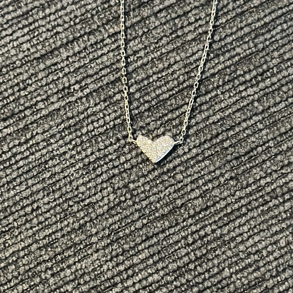 Kendra Scott 14k White Gold  HEART Pendant Necklace w White Diamonds - Picture 3 of 6